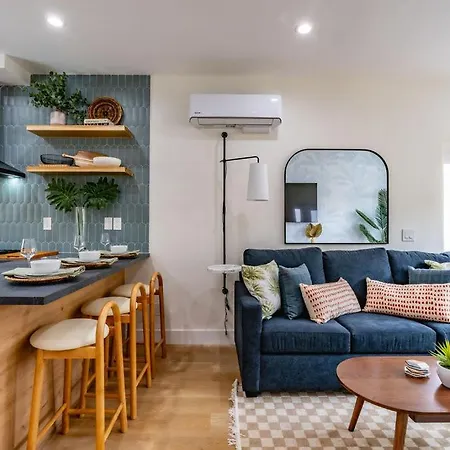 Villa Newly Remodeled Uptown Chic